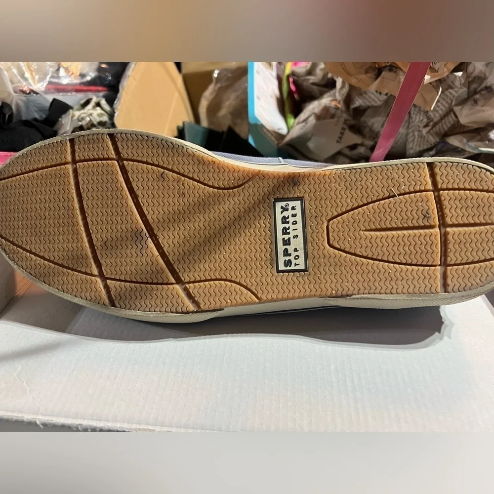 Sperry brand top